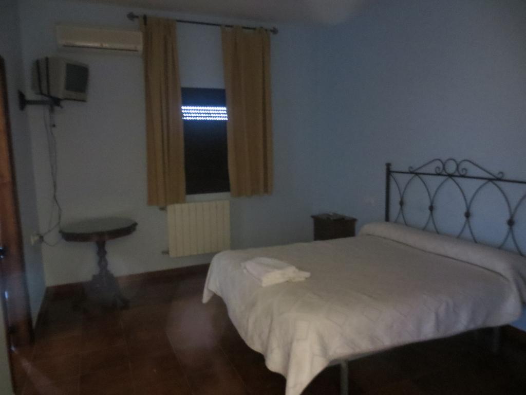 Hostal Rest. Campoabierto Valencia de las Torres Номер фото