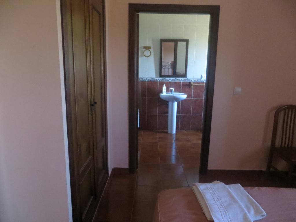 Hostal Rest. Campoabierto Valencia de las Torres Номер фото